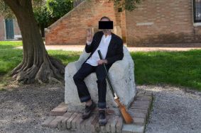 "L‘Inspecteur Principal des prodiges, miracles et phénomènes," de mondoclone© posant incognito sur le trône d‘Attila, dans l‘ile de Torcello.