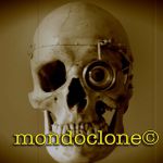 mondoclone© : Né le 01 mai 1998 "d‘un geste rapide et appuyé, griffonné sur le coin d‘une surface inclinée à 42°..."